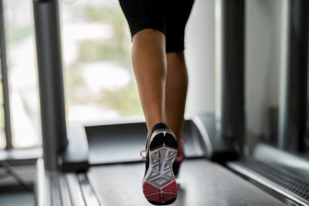 People running on treadmills - Valokuva, kuva