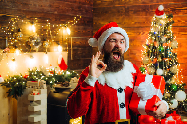 Funny Santa. ipster man, bearded Santa celebrate Thanksgiving day and Christmas. - Zdjęcie, obraz