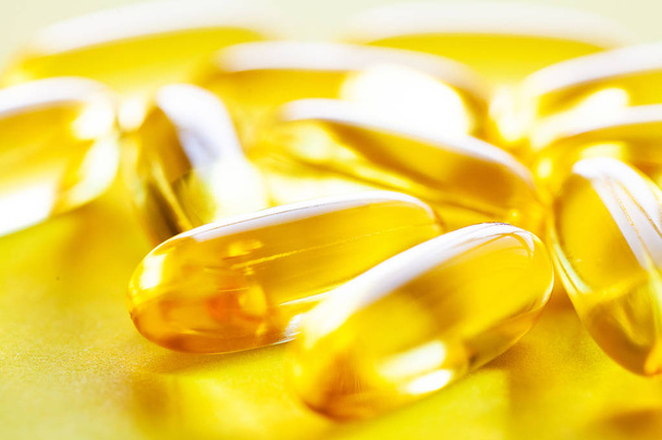 Omega 3 rybí olej žluté měkké gelové kapsle - Fotografie, Obrázek