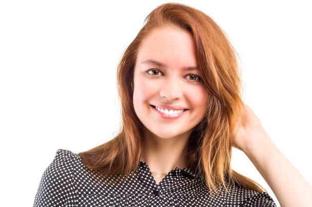 Πορτρέτο ενός νεαρού γυναίκα με αυτοπεποίθηση απομονωμένο λευκό φόντο - Φωτογραφία, εικόνα