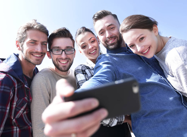 Studentengruppe macht ein Selfie - Foto, Bild