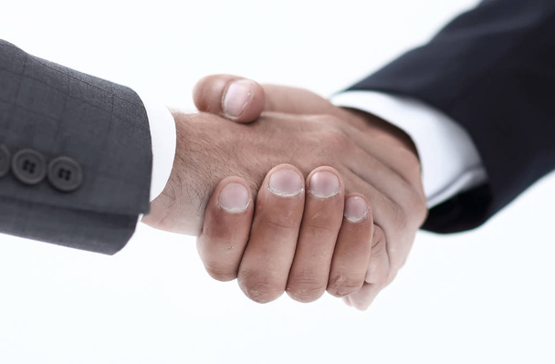 Zbliżenie biznesmenów ściskających dłonie nad umową - Zdjęcie, obraz