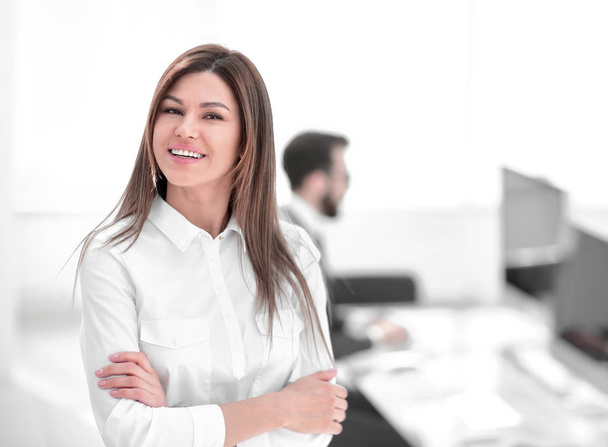 smiling business woman on the background of the workplace. - Foto, imagen
