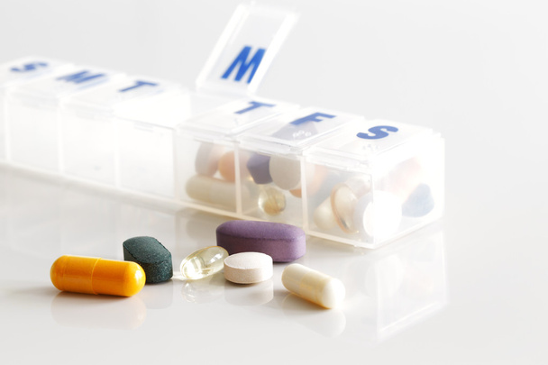 een per container van tabletten, vitaminen enz - Foto, afbeelding