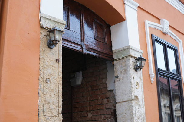 the facade of the old house - Φωτογραφία, εικόνα