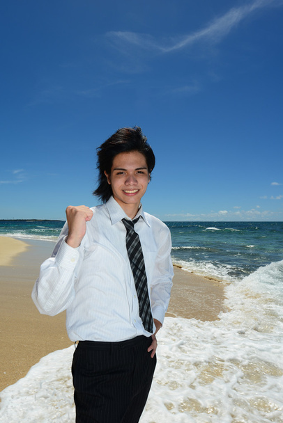 Young man on the beach enjoy sunlight - Фото, зображення