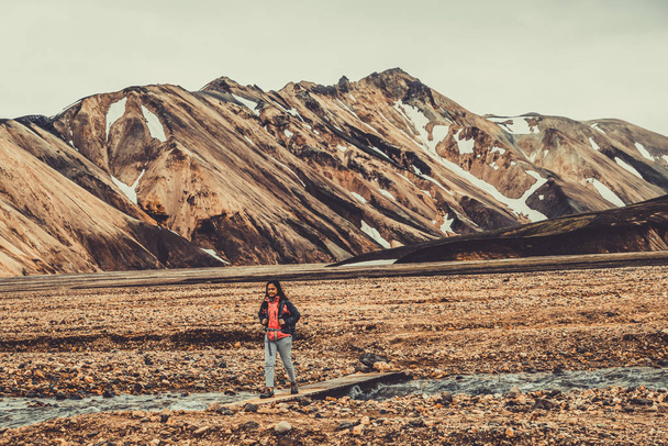 Reiziger wandeling op Landmannalaugar Iceland Highland  - Foto, afbeelding