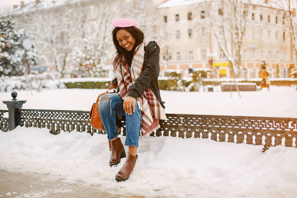 Elegant black girl in a winter city - Zdjęcie, obraz