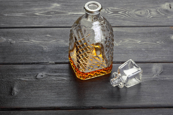 Whisky bottle on dark wooden background flat lay - Foto, Bild