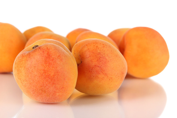 Apricots isolated on white - Foto, Imagen