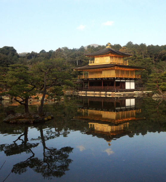 Kinkaku ji Golden Pavillion in Kyoto Japan - Foto, afbeelding