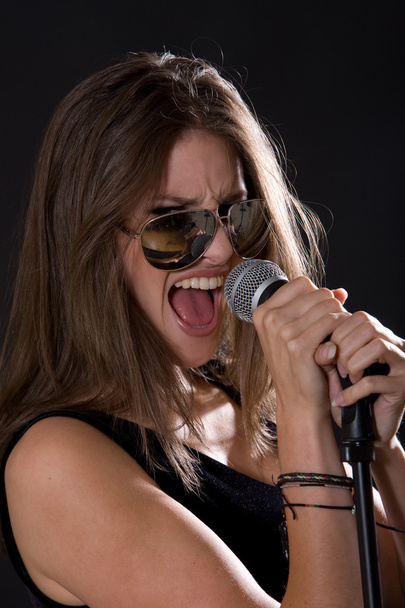 Singing rock girl - Fotoğraf, Görsel