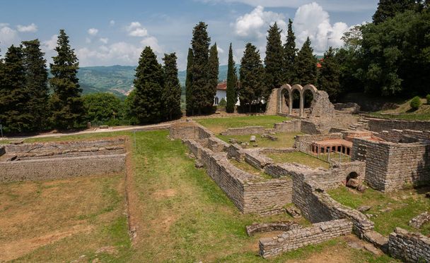 Fiesole, Florence, Toscane. De Romeinse baden. Gebouwd op het moment van Silla (1ste eeuw v. Chr.), werden ze gerestaureerd en vergroot in de tijd van Hadrianus. - Foto, afbeelding