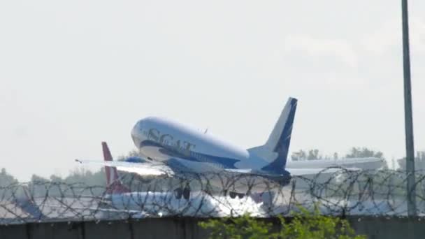 SCAT Airlines Boeing 737 departure - Video, Çekim