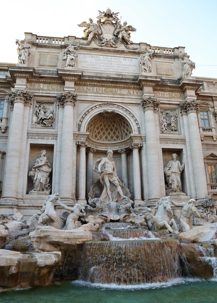 ローマ トレビの泉 - 写真・画像