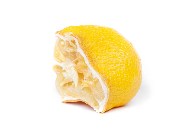Pièce de citron jaune séché
 - Photo, image