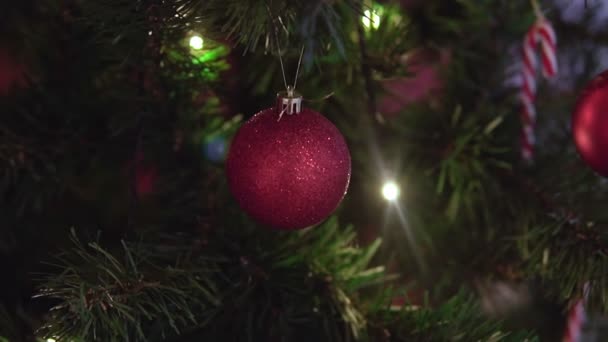 Christmas tree decorated with sparkly christmas tree toys and shining lights. New Year mood. Merry Christmas - Metraje, vídeo