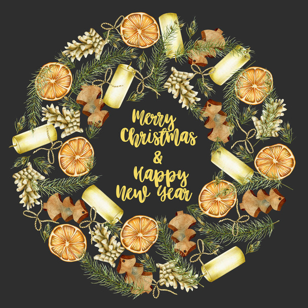 暗い背景に手描きのクリスマス要素(キャンドル、スプスの枝、モミコーン、乾燥オレンジ)とクリスマスリース、クリスマスグリーティングカードのデザイン - 写真・画像