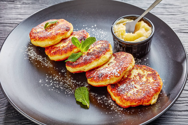 quark Potato pancakes on a black plate - Foto, Imagen