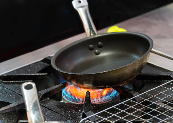 Steel pan, Stainless steel kitchenware, stove cooking, Utensils  - Foto, Imagen