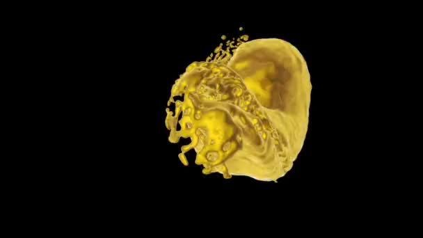 Abstracte gouden gele gloeiende vloeistof spatten in het scherm en blijft roteren, geïsoleerd op zwarte achtergrond - Video