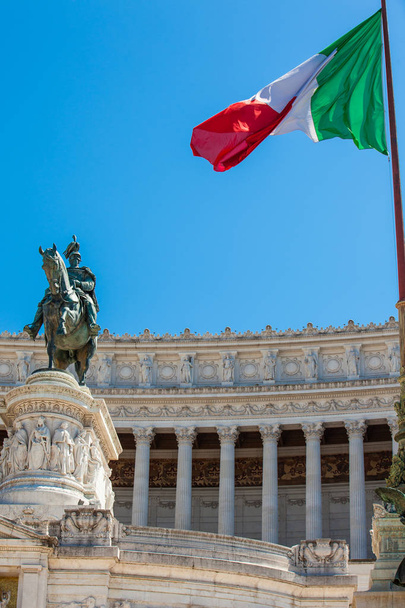 Detail of the statues of The Vittorio Emanuele II Monument also called Altare della Patria a monument built in honor of Victor Emmanuel II the first king of a unified Italy - Foto, immagini