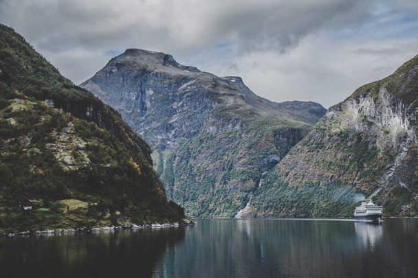 Views of the geiranger fjord from the cruise, in Norway - Foto, immagini