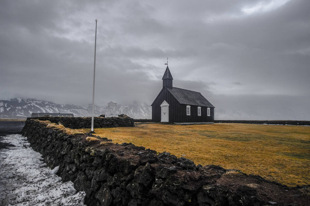 Black Church in Iceland known as Budakirkja Church in winter - Zdjęcie, obraz