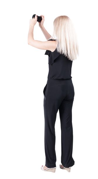 Vista posterior de mujer fotografiando. fotógrafo de chica en jeans. re - Foto, imagen