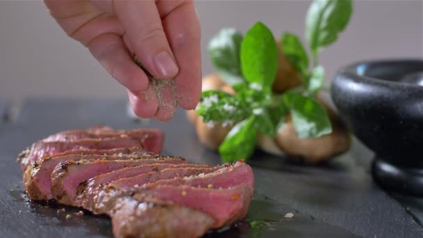 sliced beef steak medium culinary - Záběry, video