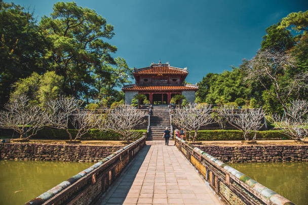 Farbton Kaiserpalast und königliche Gräber in Vietnam - Foto, Bild