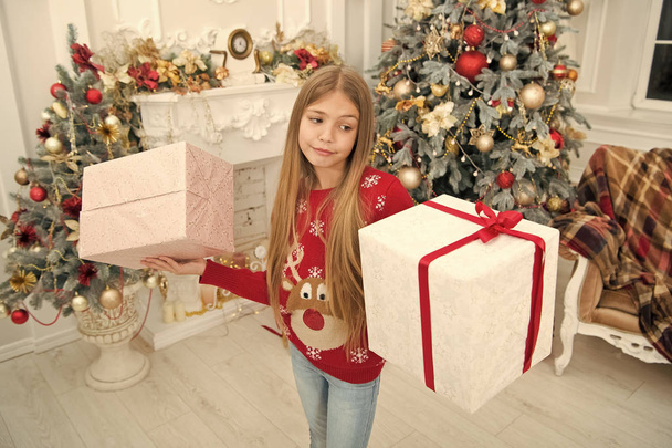 Have a holly jolly Christmas. Child enjoy the holiday. Christmas tree and presents. Happy new year. Winter. xmas online shopping. Family holiday. The morning before Xmas. sad little girl - Foto, Bild