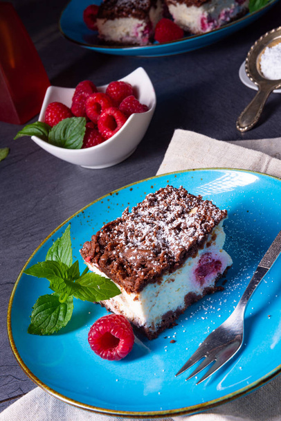 cheesecake with raspberries mascarpone and chocolate - Φωτογραφία, εικόνα