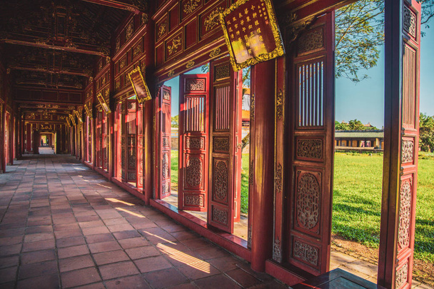 Hue palácio imperial e Túmulos Reais no Vietnã
 - Foto, Imagem