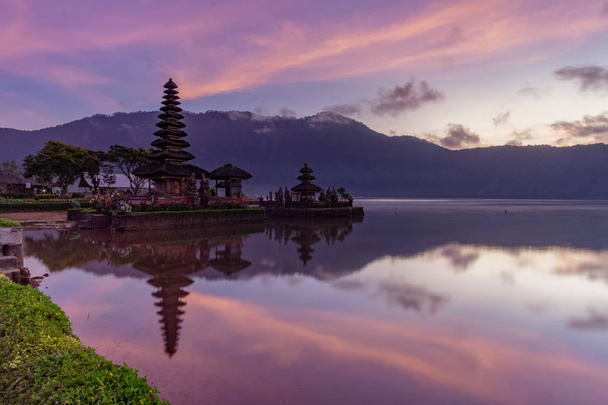 Chrám Pura Ulun Danu Bratan. Bali, indonésie. - Fotografie, Obrázek