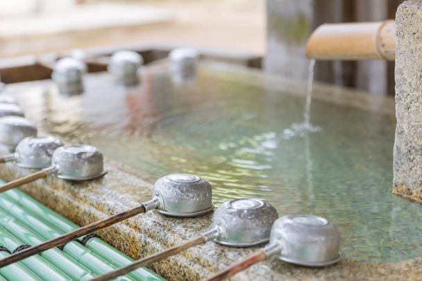 Holy Water do czyszczenia rąk w Japonii Przybytku w Japonii Sinto kultury Zen - Zdjęcie, obraz