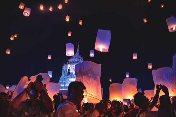 Lyhdyt festivaali, Yee Peng ja Loy Khratong Chiang Mai Thaimaassa
 - Valokuva, kuva