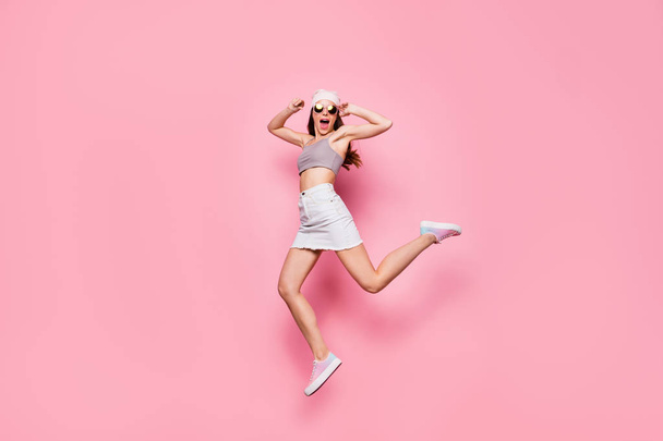 Full body photo of lovely youngster screaming shouting wearing eyeglasses eyewear isolated over pink background - Foto, Imagem