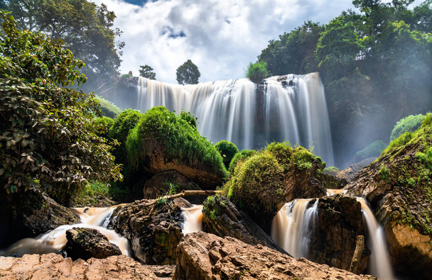 Elephant Falls en Da Lat en Vietnam
 - Foto, imagen