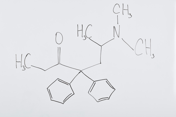 Top uitzicht van whiteboard met chemische formule in het laboratorium  - Foto, afbeelding