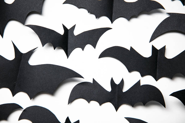 Halloween paper bat decorations on a white background. - Foto, afbeelding