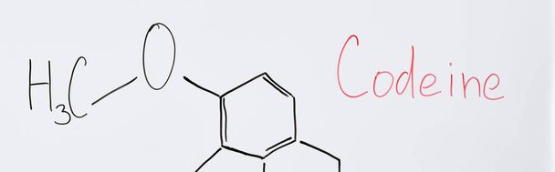 plan panoramique de tableau blanc avec formule chimique et lettrage codéine
 - Photo, image