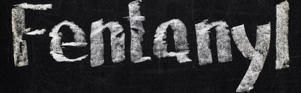 yazı fentanil ile siyah tebeşir tahtası panoramik çekim - Fotoğraf, Görsel