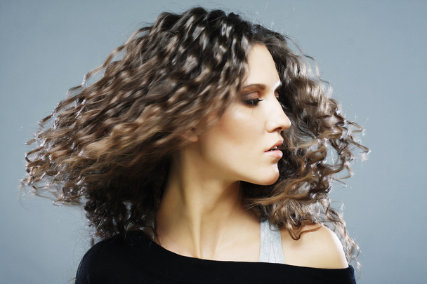 Beautiful woman with long curly hairs - Zdjęcie, obraz