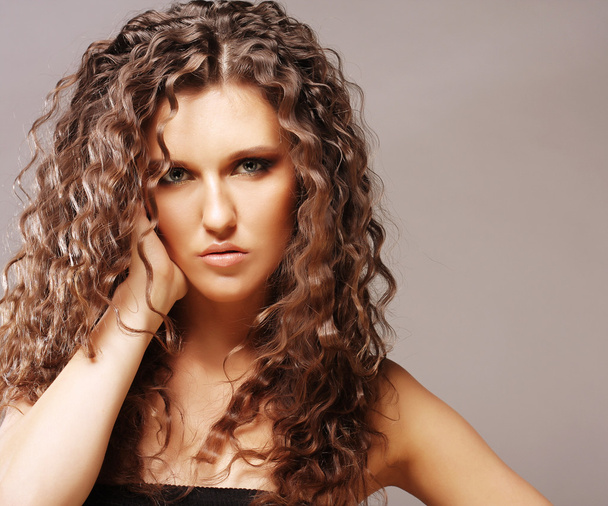 Beautiful woman with long curly hairs - Foto, Imagen
