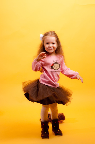 Cute little girl dancing - Foto, immagini