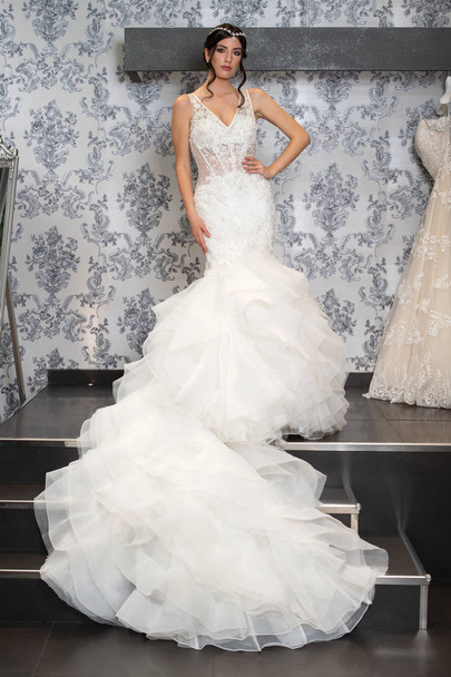 Model with wedding dress - Foto, afbeelding
