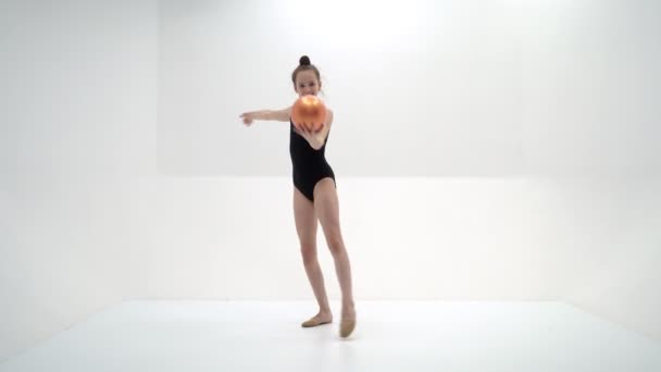 A girl gymnast performs exercises with a mace. - Filmati, video