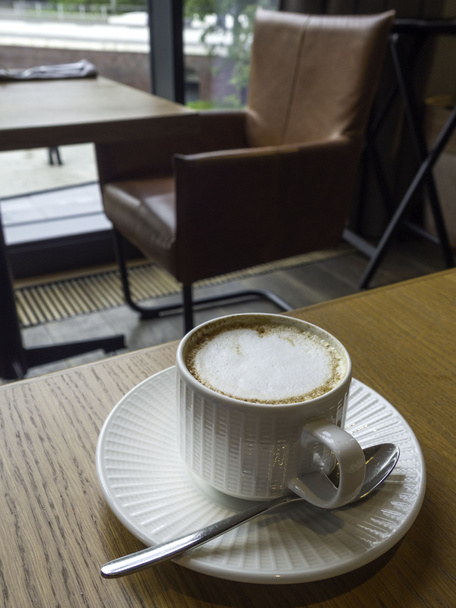 Cup of coffee latte on wood bar - Foto, Imagen