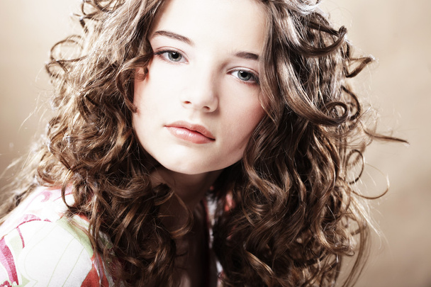 Woman with curly hairs - Foto, Bild